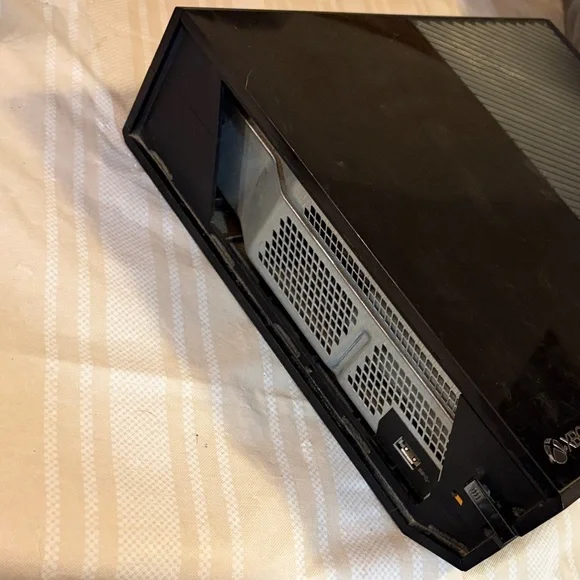 Xbox One Gaming Console, cord and 2 controllers - Picture 2 of 6